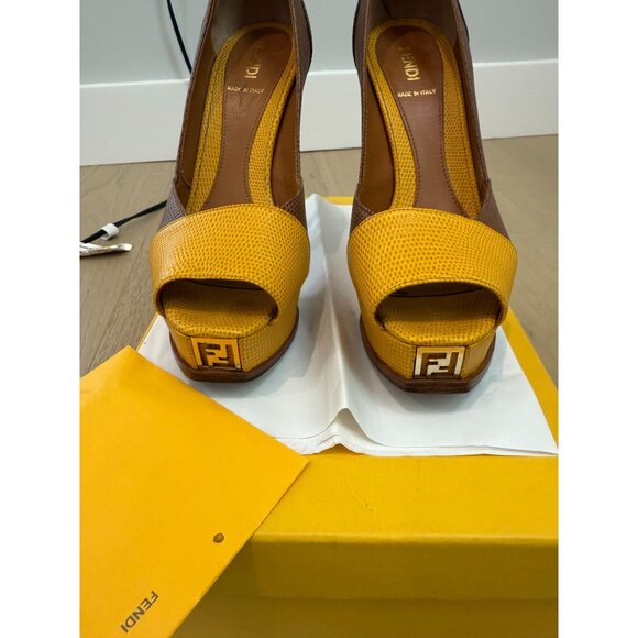 Fendi Peep-Toe, Color-blocked Platform Pumps, size EU 37 - Picture 4 of 16